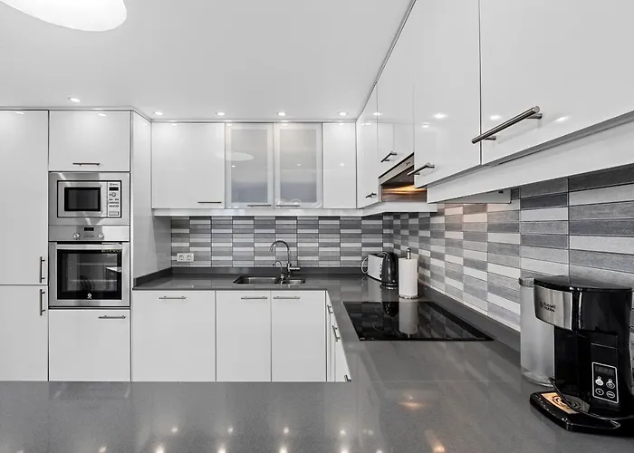 Peaceful Private Terrace & Views *