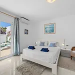 Вилла Peaceful Private Terrace & Views