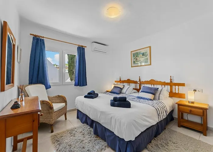 Peaceful Private Terrace & Views 别墅