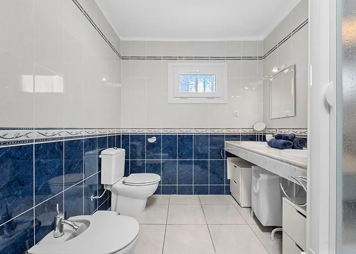 Peaceful Private Terrace & Views 科斯塔特吉塞