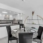 וילה Peaceful Private Terrace & Views *
