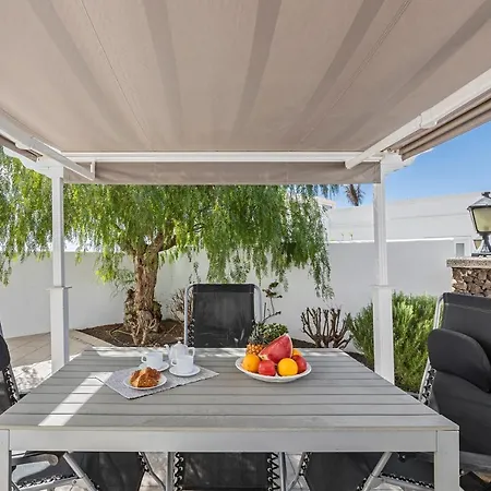 Peaceful Private Terrace & Views فيلة