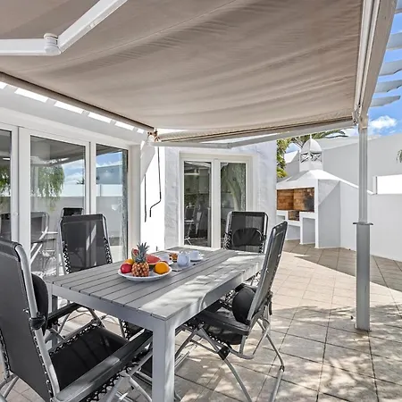 Peaceful Private Terrace & Views فيلة